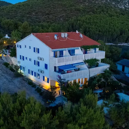 Island Breeze M Hvar Town