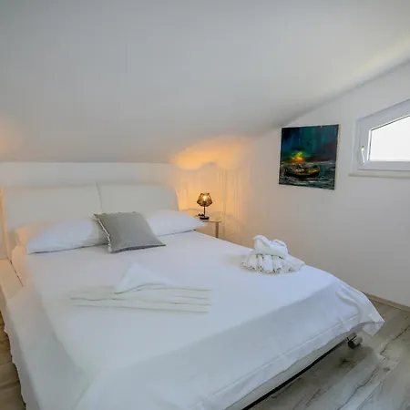 Island Breeze M - Zf Hvar *