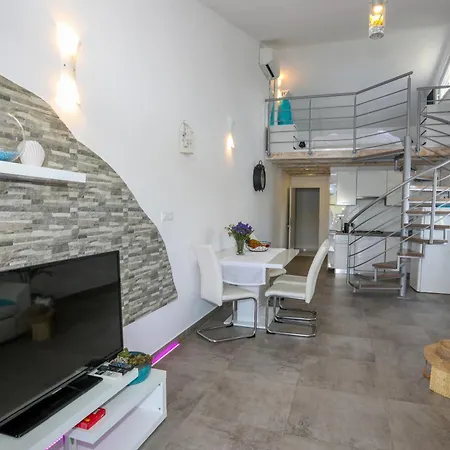 Island Breeze M Apartmán *