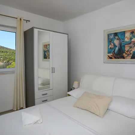 Island Breeze M Apartmán *