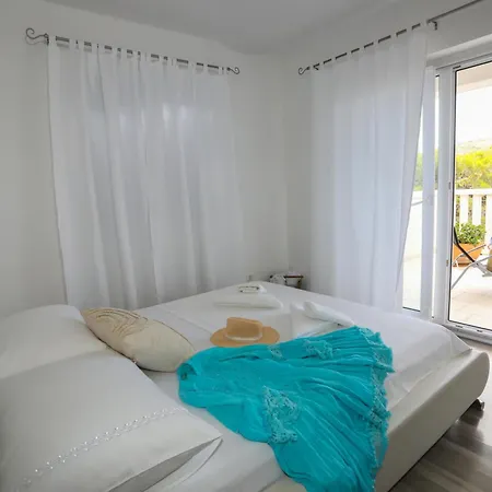 Island Breeze M Apartmán *