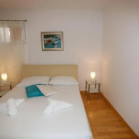 Island Breeze M Hvar Town