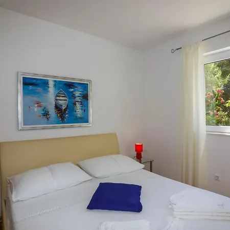 Island Breeze M Apartmán *