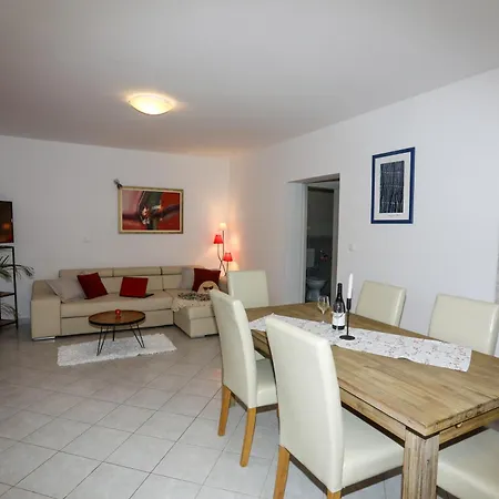 Island Breeze M Apartmán