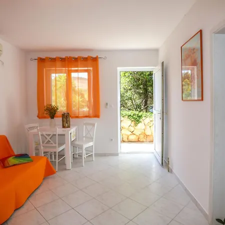 Island Breeze M Apartmán *